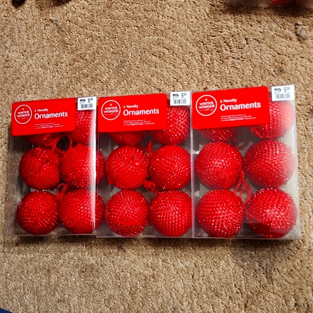 Winter wonder red ball oranments